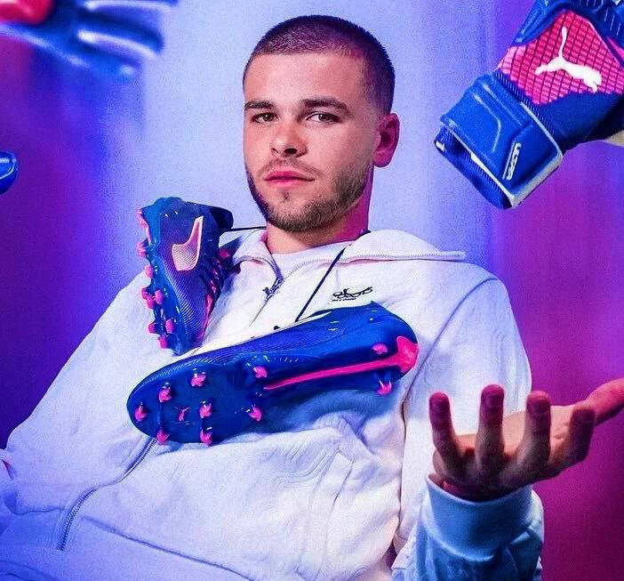 大巴黎预先做准备！新门将有望成为首位签约，为多纳鲁马可能离队做准备